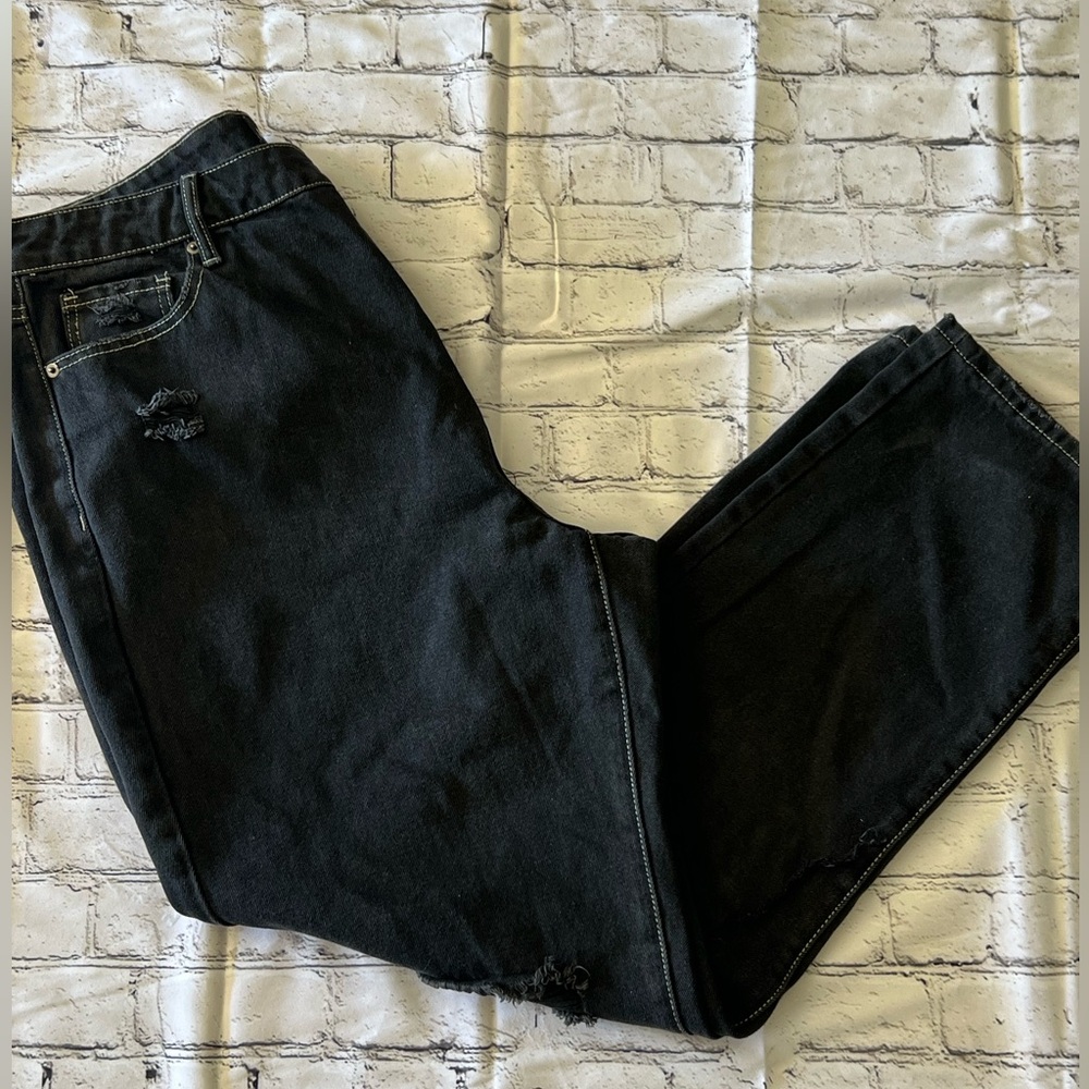 Black distressed Jean